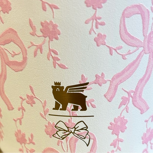 Stanley x LoveShackFancy Tumbler 30 Oz In Coquette Bow Chantilly Like New - Picture 6 of 13